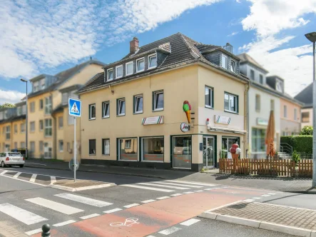 Hausansicht 1 - Haus kaufen in Wesseling - Wohn- und Geschäftshaus mit begehrtem Eiscafé-Restaurant im Zentrum Wesselings