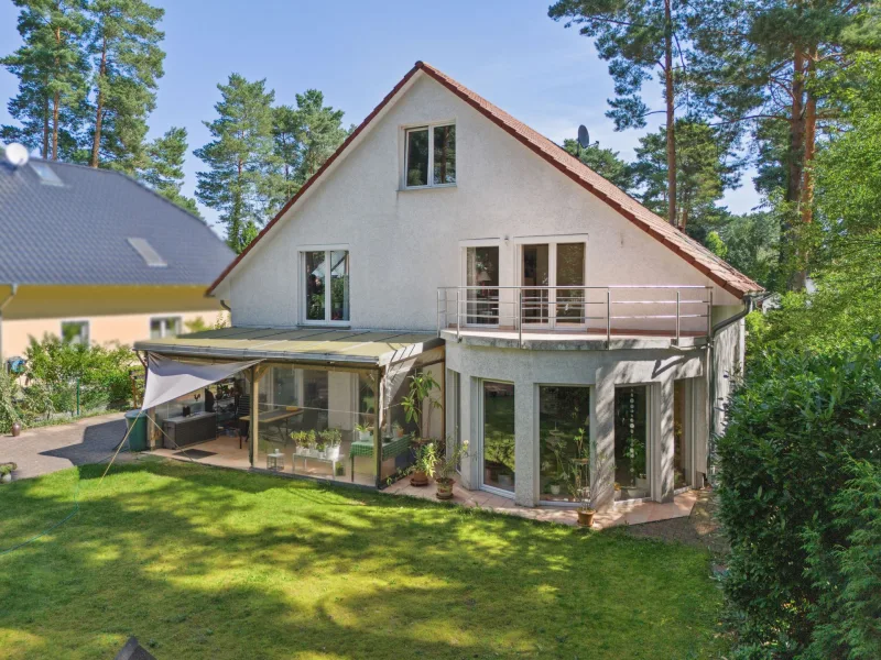 Der erste Eindruck - Haus kaufen in Fichtenwalde - Individuelles Architektenhaus mit 6 Zimmern in idyllischer Lage in Beelitz OT Fichtenwalde