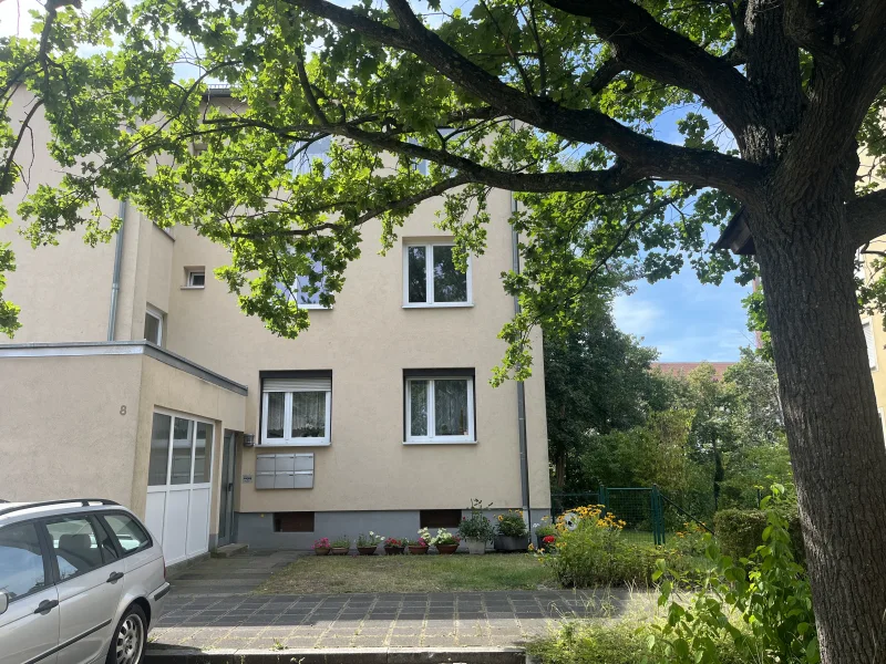 Titelbild - Wohnung kaufen in Nürnberg - Erbpacht! Sanierungsbedürftige 3-Zimmer-Wohnung mit Balkon am Hasenbuck