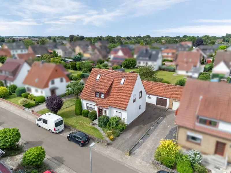 Titelbild - Haus kaufen in Weyhe - Traumhaftes Baugrundstück mit Altbestand in bevorzugter Lage von Kirchweyhe