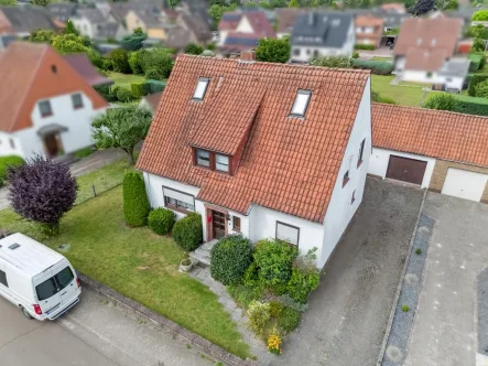 Titelbild - Grundstück kaufen in Weyhe - Traumhaftes Baugrundstück mit Altbestand in bevorzugter Lage von Kirchweyhe