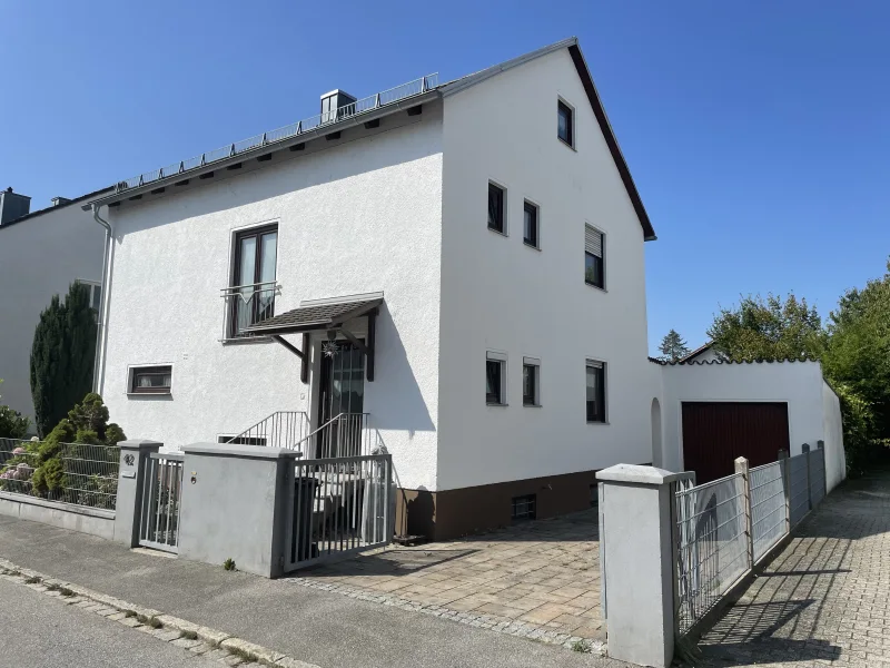 Ansicht - Haus kaufen in Straubing - Liebevoll gepflegtes Einfamilienhaus mit großem Garten in begehrter Lage