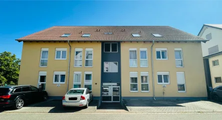 Titelbild - Wohnung kaufen in Oberderdingen - Schöne 4-Zimmer-Eigentumswohnung mit Süd-Ost-Balkon und Stellplatz in Oberderdingen