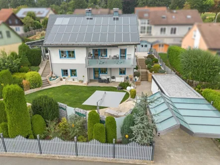 Außenansicht 1 - Haus kaufen in Wunsiedel - Elegantes Einfamilienhaus mit Einliegerwohnung und erstklassiger Ausstattung in Wunsiedel