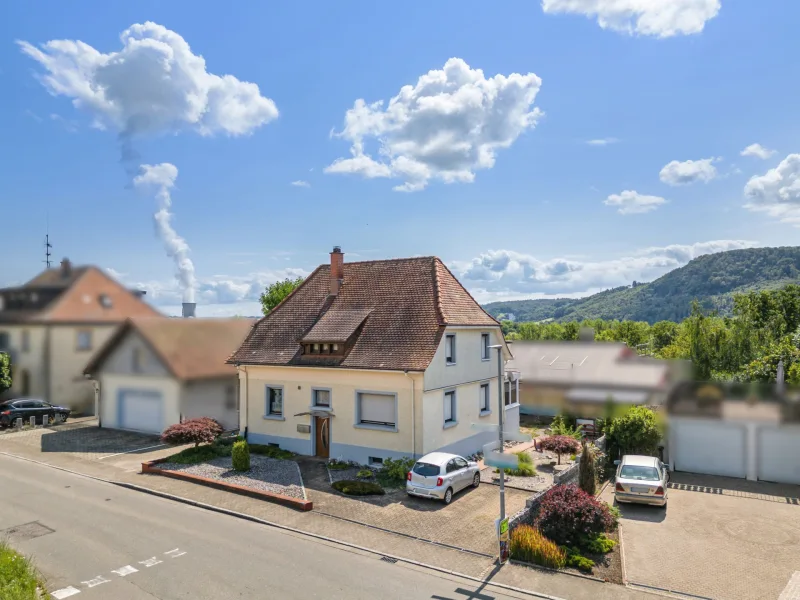 Hausansicht - Haus kaufen in Albbruck - Schönes Zweifamilienhaus in Albbruck