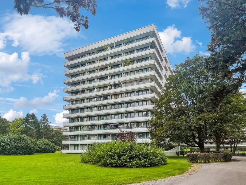 Hausansicht - Wohnung kaufen in München - Weitblick ins Grüne - 1-Zimmer-Apartment in München-Perlach am Ostpark