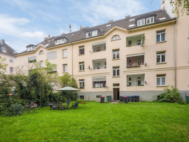 Rückansicht und Garten - Wohnung kaufen in Aachen - Charmante Altbauwohnung mit moderner Ausstattung und Loggia in zentrumsnaher Lage von Aachen