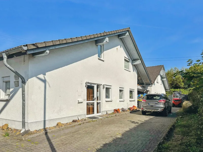 Titel - Haus kaufen in Nauroth - Zwei komplett energetisch entwickelte Doppelhaushälften 180m² und 170m² in Nauroth