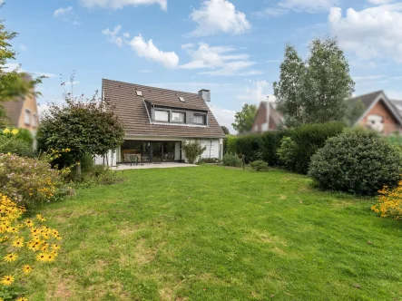 Rückansicht und Garten - Haus kaufen in Rheinberg - Freistehendes Einfamilienhaus mit Einliegerwohnung im schönen Reinberg-Orsoy