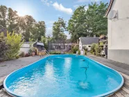 Pool und Garten