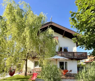 Der erste Eindruck - Haus kaufen in Prien a. Chiemsee - Wunderschönes Mehrfamilienhaus  in Prien am Chiemsee