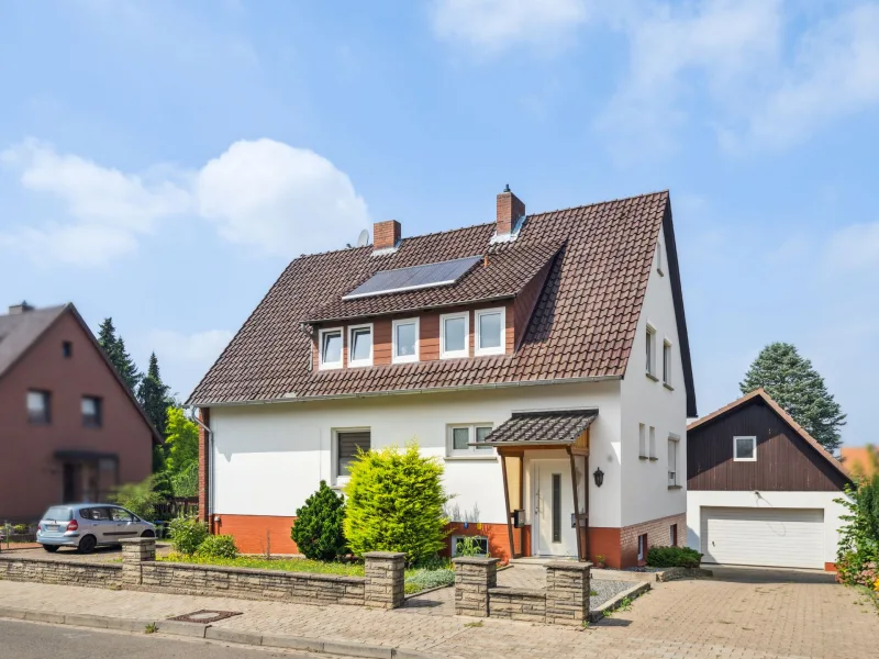 Titel - Haus kaufen in Nienstädt - Charmantes Zweifamilienhaus mit viel Potenzial in Nienstädt