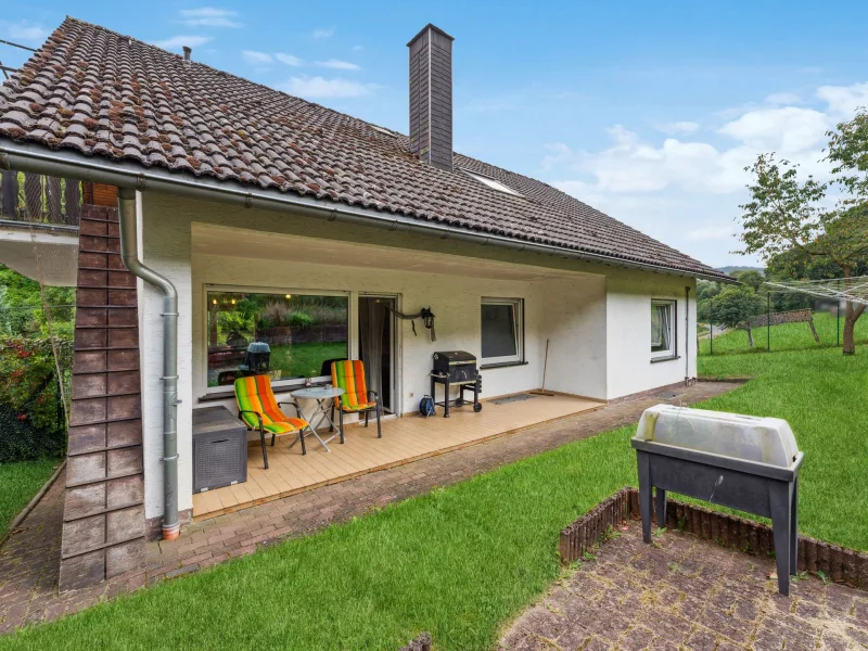 Terrasse - Haus kaufen in Brilon - Gemütliches Zweifamilienhaus am grünen Ortsrand von Messinghausen