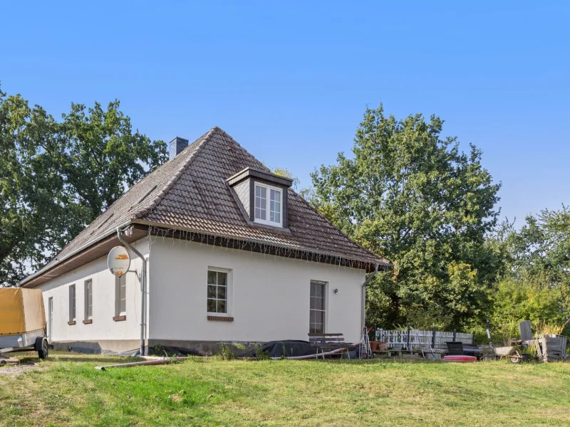 Hausansicht - Haus kaufen in Kulpin - Sie sind gerne für sich? Großzügiges Einfamilienhaus auf großem Grundstück außerhalb von Kulpin