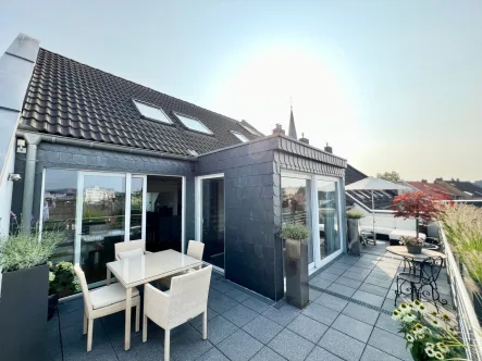 Titelbild - Wohnung kaufen in Düsseldorf - Penthouse - Maisonette - Wohnung mit großer Dachterrasse in Toplage von Düsseldorf-Benrath