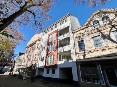 Titelbild - Wohnung kaufen in Düsseldorf - Traum-Penthouse-Wohnung im Benrather Stadtkern: 144 m² + große Dachterrasse +Tiefgarage