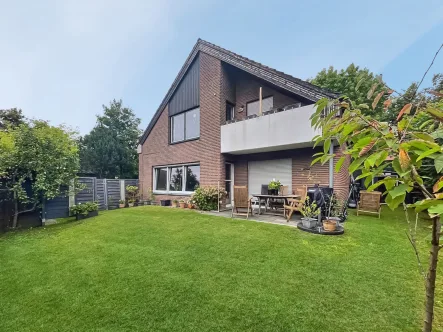 Blick auf das Haus - Haus kaufen in Osnabrück - Zweifamilienhaus mit gelungener Wohnraumaufteilung in der Osnabrücker Weststadt 