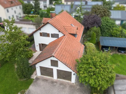 Luftaufnahme Haus  - Haus kaufen in Regensburg - Familienparadies in Regensburg-Weichs! Einfamilienhaus mit schönem Garten