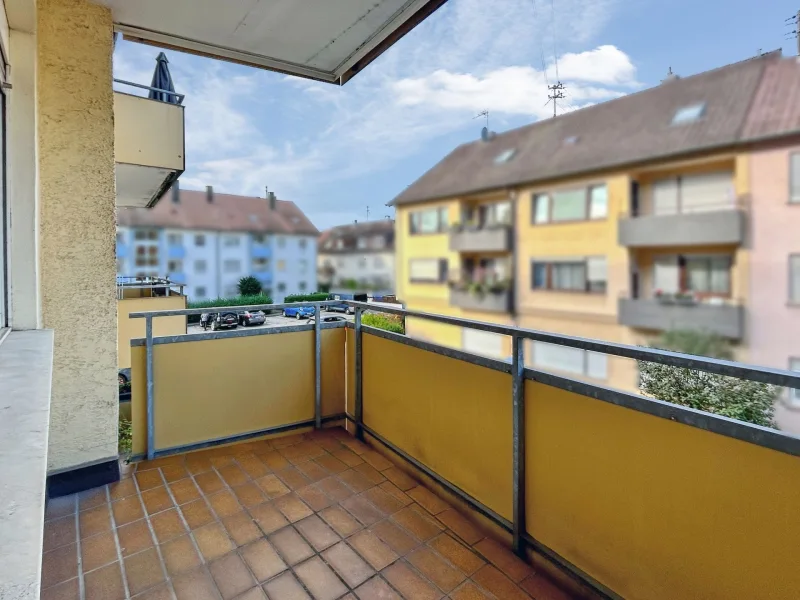 Balkonblick - Wohnung kaufen in Ludwigsburg - Helle 2-Zimmer-Wohnung mit Balkon in Ludwigsburg-Oßweil 