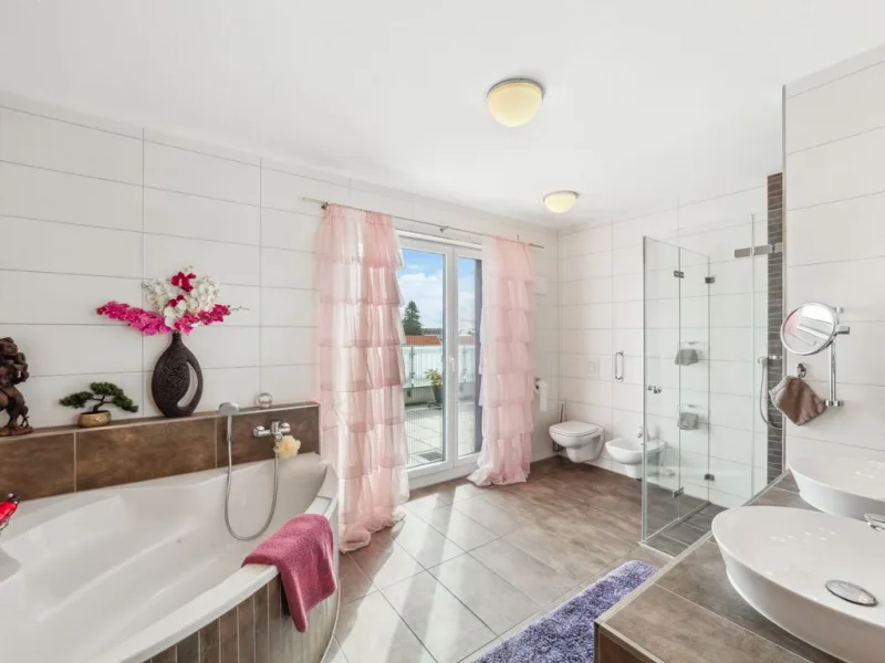 Badezimmer Ansicht 1