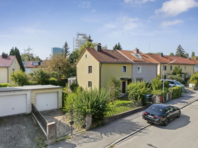 DHH - Bogenhausen - Haus kaufen in München - Einzigartige DHH mit Wintergarten und großem Garten in begehrtester Lage - München-Bogenhausen