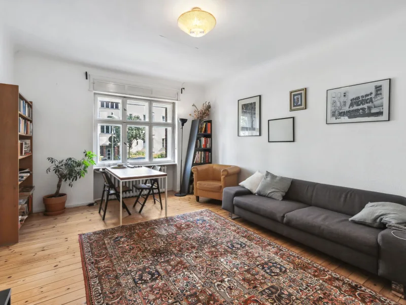 Wohnzimmer - Titelbild - Wohnung kaufen in Berlin - Demnächst bezugsfrei: Schöne 3-Zimmer-Eigentumswohnung mit Balkon ins Grüne in Berlin Steglitz