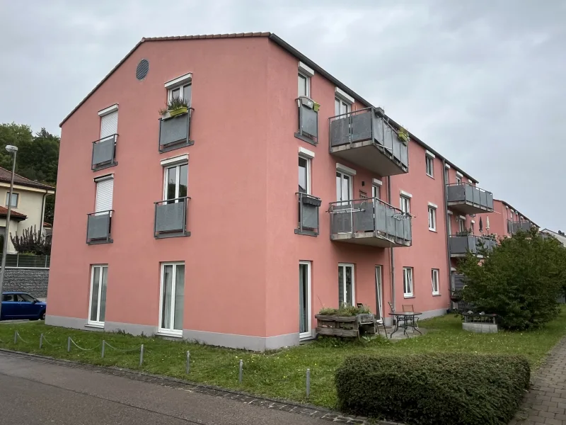 Titelbild - Wohnung kaufen in Eichstätt - Gut vermietete 2-Zimmer-Eigentumswohnung mit Balkon und TG-Stellplatz in Eichstätt