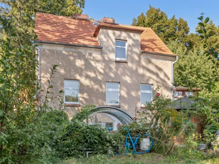 Hausrückansicht - Haus kaufen in Berlin - Bezugsfrei - Charmantes Einfamilienhaus mit großem Grundstück in Berlin-Pankow Ortsteil Blankenburg