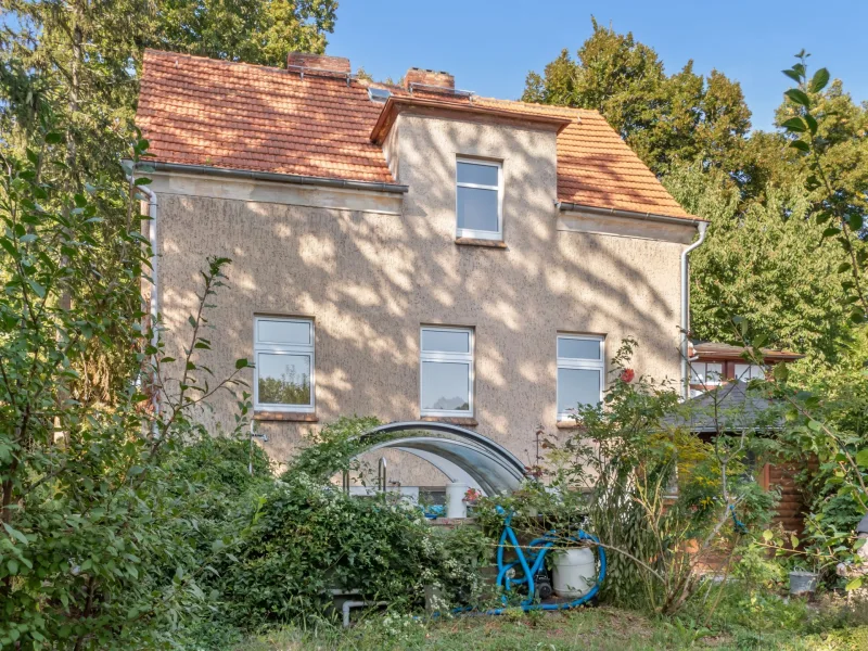 Hausrückansicht - Haus kaufen in Berlin - Bezugsfrei - Charmantes Einfamilienhaus mit großem Grundstück in Berlin-Pankow Ortsteil Blankenburg