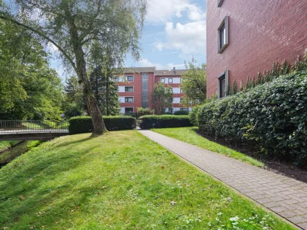 Titelbild - Wohnung kaufen in Bremen - Helle 4-Zimmer-Eigentumswohnung mit Loggia und Garage in der Gartenstadt Vahr