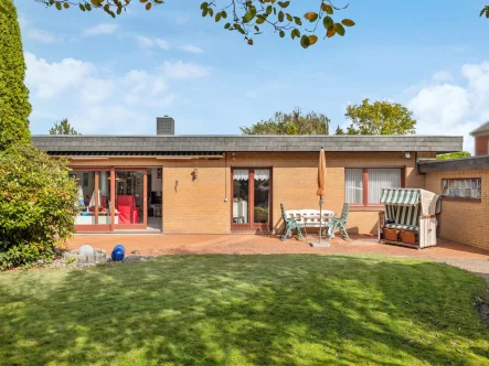 Ansicht vom Garten - Haus kaufen in Husum - Großzügiger Bungalow mit schönem Garten in ruhiger und beliebter Lage in Husum