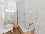 Bad mit Badewanne - EG