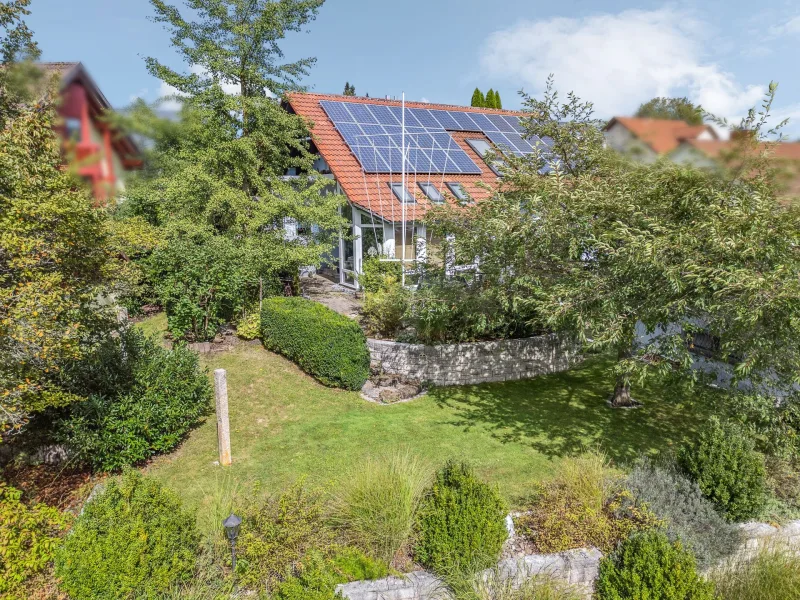 Titelbild - Haus kaufen in Villingen-Schwenningen - Traumhaftes Einfamilienhaus mit Einliegerwohnung und idyllischem Garten in Villingen-Schwenningen