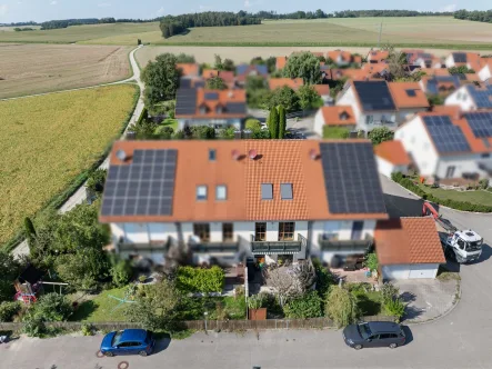 Hausansicht - Haus kaufen in Wang - Modernes Reihenmittelhaus in ruhiger und naturnaher Lage von Wang bei Moosburg