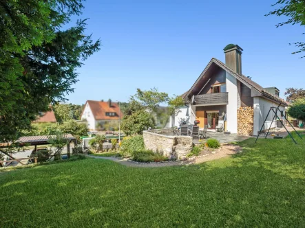 Titelbild - Haus kaufen in Altdorf - EFH für die ganze Familie mit ca. 203 m² Wfl., Carport und Garten in Altdorf/Hagenhausen