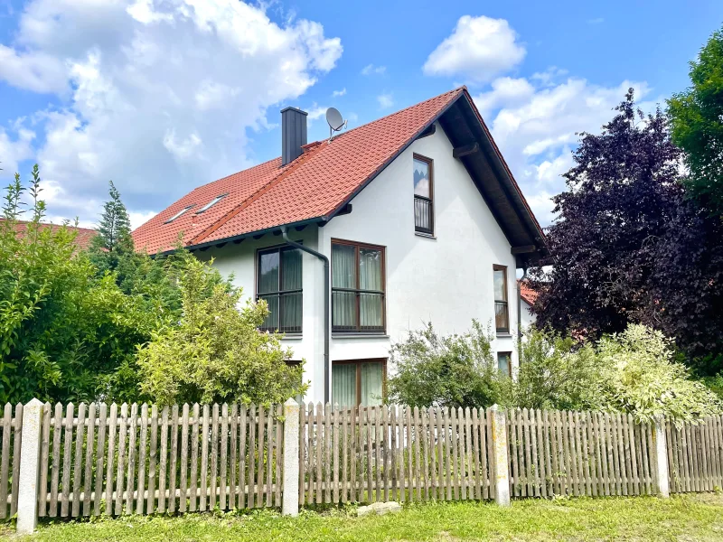 Titelbild - Haus kaufen in Frontenhausen - Hochwertiges Einfamilienhaus in traumhafter Höhenlage von Frontenhausen