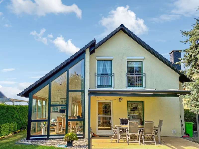 Hausansicht - Haus kaufen in Münchehofe - Lichtdurchflutetes Exnorm-Einfamilienhaus mit großem idyllischem Garten in Hoppegarten/Münchehofe