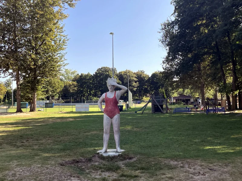 Kunstfigur im Strandbad