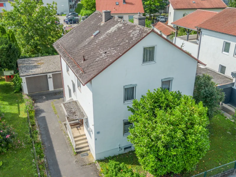 Titelbild - Haus kaufen in Dingolfing - Renovierungsbedürftiges Einfamilienhaus in bester Lage in Dingolfing