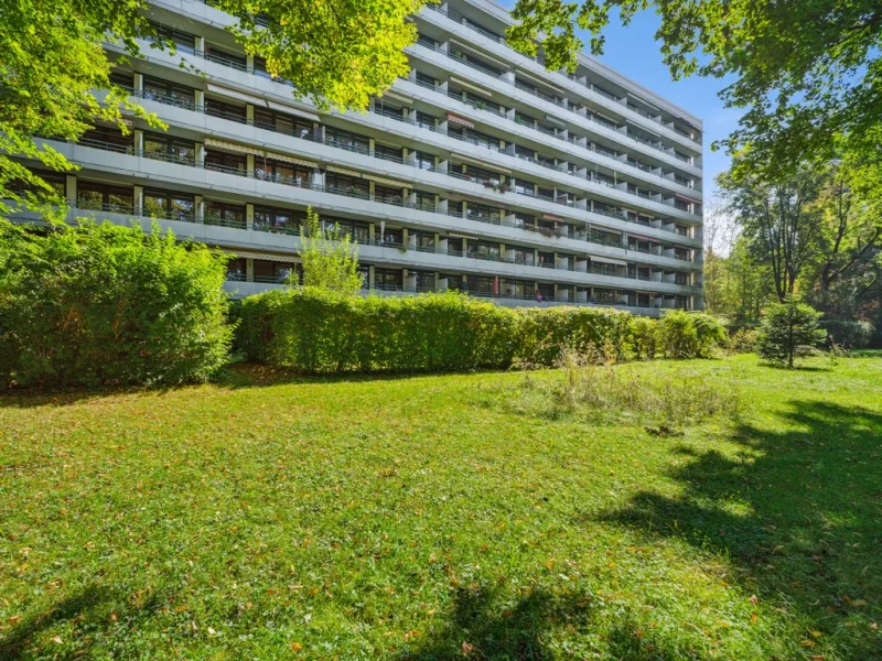 Titelbild - Wohnung kaufen in München - Helle und charmante 4-Zimmer-Wohnung mit Westloggia und Blick ins Grüne in München-Johanneskirchen