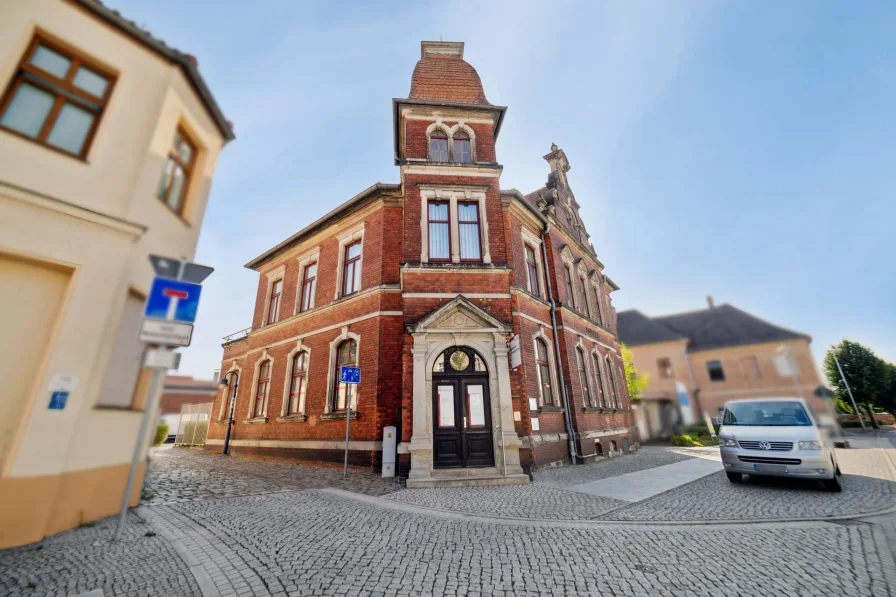 Titelbild - Zinshaus/Renditeobjekt kaufen in Coswig (Anhalt) - Vermietetes Ärztehaus in Coswig (Anhalt) – Denkmalimmobilie mit Elbblick