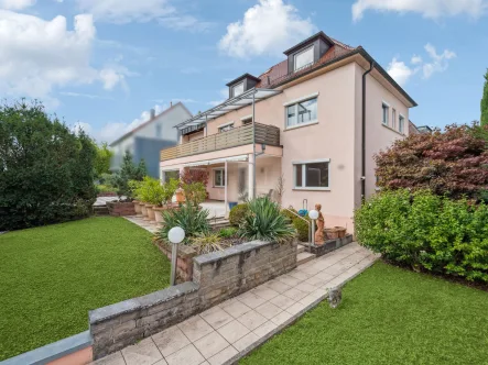 Außenbild - Haus kaufen in Stuttgart - Elegantes Anwesen mit großzügiger Südterrasse und Doppelgarage in Bad Cannstatt - Espan