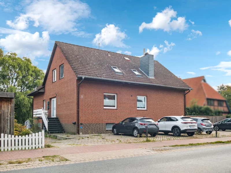 Titelbild - Wohnung kaufen in Wedemark - Attraktive sanierte 3-Zimmer-Wohnung mit Balkon in der Wedemark