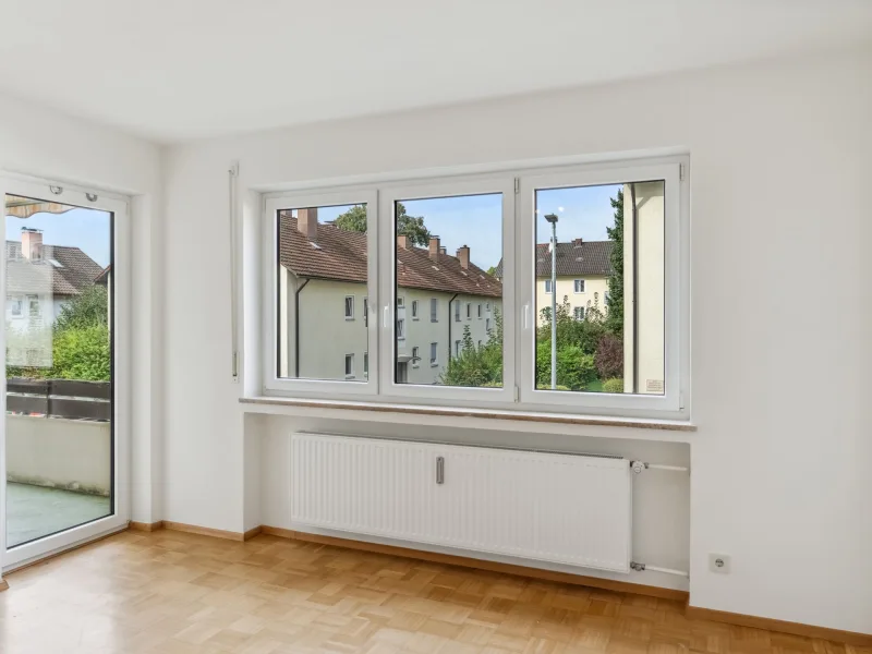 Wohnzimmer mit Ausgang Balkon 