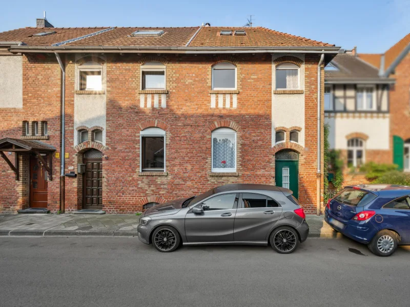 Titelbild - Haus kaufen in Düsseldorf - Denkmalgeschütztes Reihenmittelhaus mit besonderen Vorzügen in beliebter Lage von D-Gerresheim