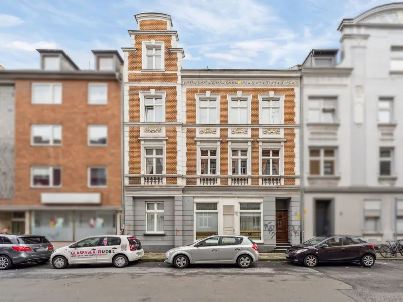 Titelbild - Wohnung kaufen in Düsseldorf - Stilvolle Dachgeschosswohnung mit besonderem Schnitt &amp; Terrasse in Düsseldorf Eller!