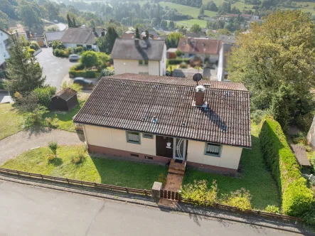 Ansicht - Haus kaufen in Eichenbühl - Eingebettet in die Natur: Idyllisches Einfamilienhaus mit traumhaftem Ausblick in Eichenbühl