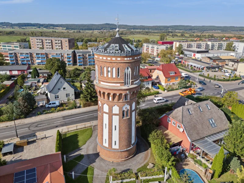 Objektansicht - Haus kaufen in Malchin - Der Turm des Friedens, ein lichtdurchfluteter Wohntraum auf 7 Etagen in Malchin