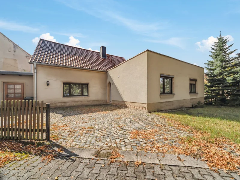 Titelbild - Haus kaufen in Grimma - Einfamilienhaus mit großem Potenzial in Grimma-Großbothen