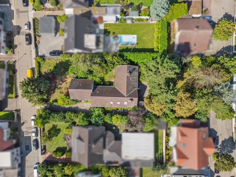 Titelbild - Haus kaufen in Worms - Großes Einfamilienhaus mit Praxis, weiterer Bauplatz, Grundstücke bereits geteilt in Worms-Horchheim